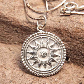 Collier ancien argent dans objets du xixe siècle et avant