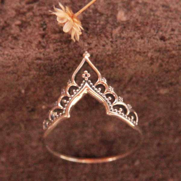 Bague En Argent Ciselée - Modèle Unique Et Détaillé - Occasion