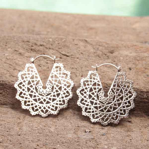 Lot De Bijoux Fantaisie Ethnique - Colliers Et Boucles D'oreilles En Cuir Et Métal Mixte - Occasion Bohème