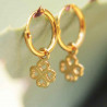 Boucles d'oreilles fantaisie créoles dorées et breloques trèfles