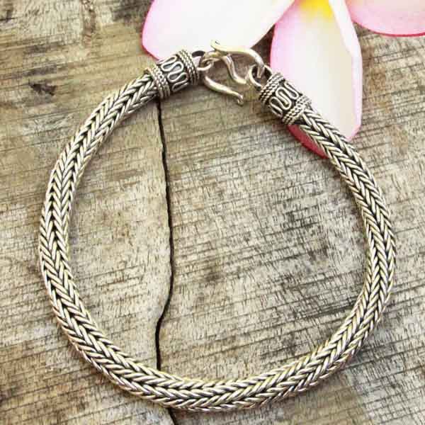 QLEQMZTV Bracelet En Cuir Pour Hommes, Bracelet En Cuir À Tissage Torsadé Unique Bracelet Tressé À La Main Bracelet Vintage Punk Charmant Bijoux Pour Hommes Femmes Noir 20,5 Cm QLEQMZTV Bracelet En Cuir Pour Hommes, Bracelet En Cuir À Tissage Torsadé Unique Bracelet Tressé À La Main Bracelet Vintage Punk Charmant Bijoux Pour Hommes Femmes Noir 20,5 Cm