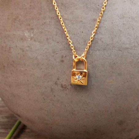 Collier fantaisie pendentif cadenas doré et zircon blanc