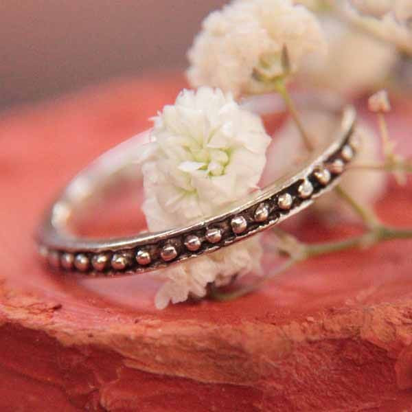 Bague fine anneau médiéval estampé argent oxydé