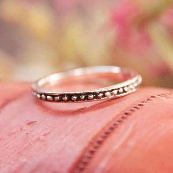 Bague fine anneau médiéval estampé argent oxydé