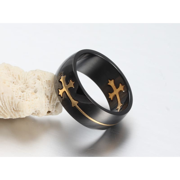 Bague chevalier Lancelot anneau acier noir croix dorée