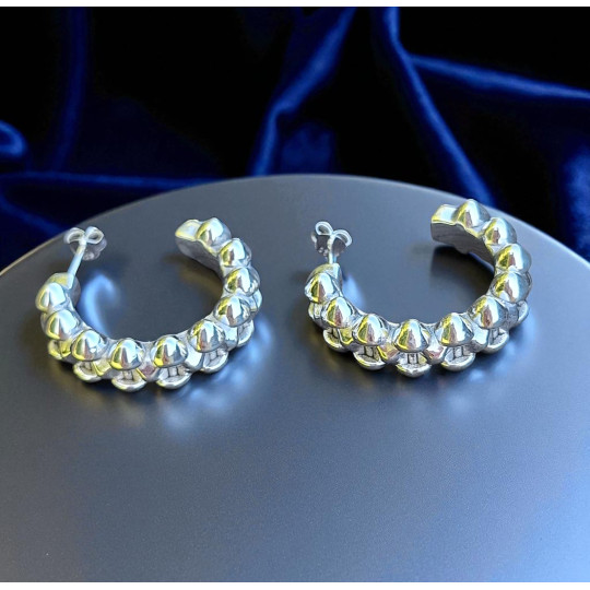 "Boucles d'oreilles qui brillent autant que vous !"