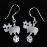 Boucles d'oreilles pendantes "Happy Cow" en argent, nacre et cristal