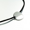 Collier "Cassandra" en soie noire et pendentif rond en argent