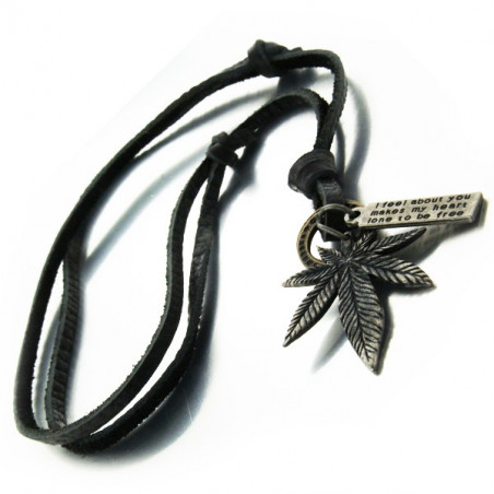 Collier Kana avec feuille en laiton