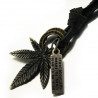 Collier fantaisie feuille de cannabis et breloques laiton
