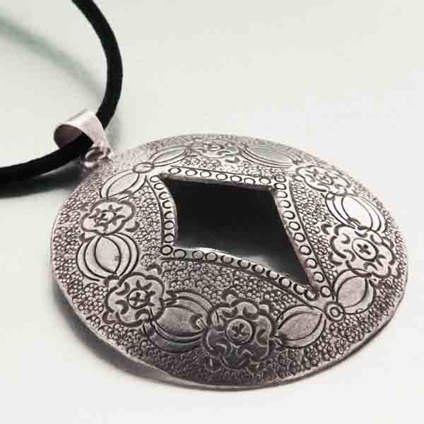 Collier ethnique ancien turkmène rétro, bijou vintage d'occasion pour collection - Montres & Bijoux