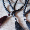 Collier mâlâ Tibétain agates noires, lave et cristal