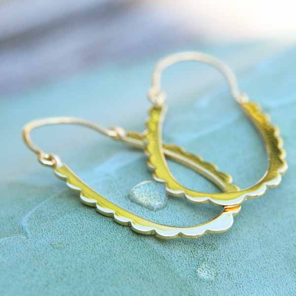 Boucles D'oreilles Créoles Ouvertes Plaqué Or Avec CZ - Jewellerybox, Neuves