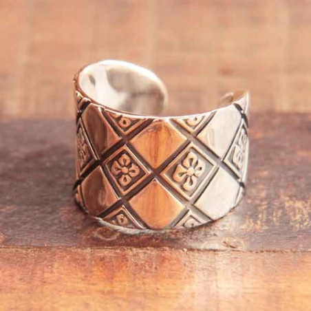 Bague ouverte ethnique Sagita ciselée en argent