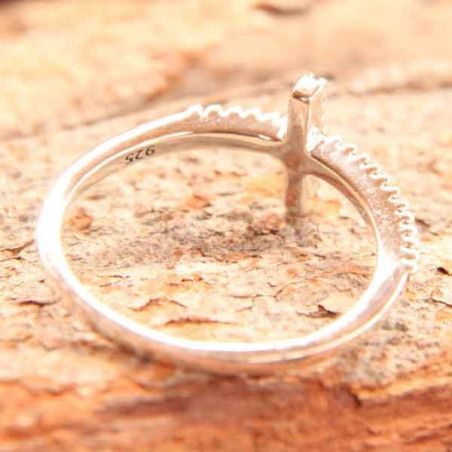 Bague croix en argent sertie de pierres noires