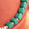 Cubes de turquoise verte sur bracelet fantaisie argent