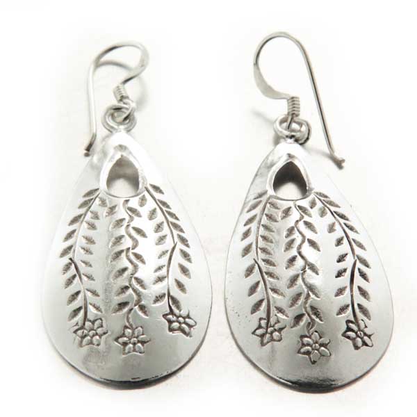Boucles d'oreilles Karen longues larmes ciselées