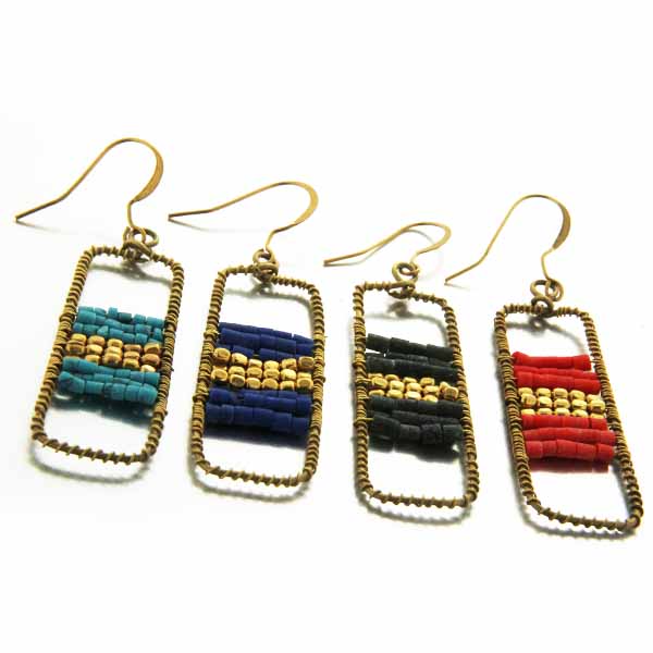 Boucles d'oreilles ethniques en laiton et perles colorées