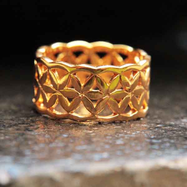 Bague fantaisie anneau doré fleurs ajourées