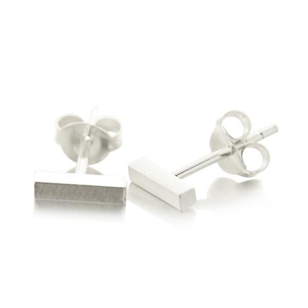Puces d'oreilles petits rectangles en argent brossé Puces d'oreilles petits rectangles en argent brossé