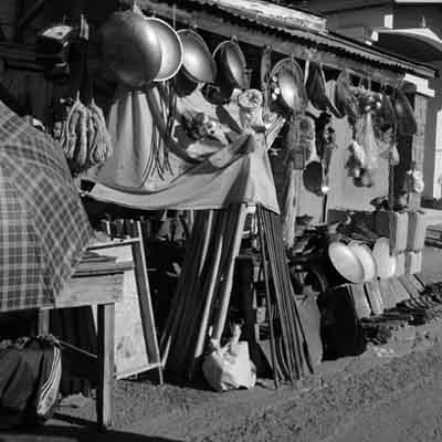 Echoppe vendant le matériel pour travailler à la mine Echoppe vendant le matériel pour travailler à la mine