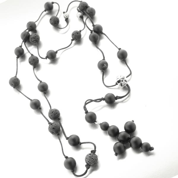 Chapelet fantaisie en agates noires, argent et lave volcanique