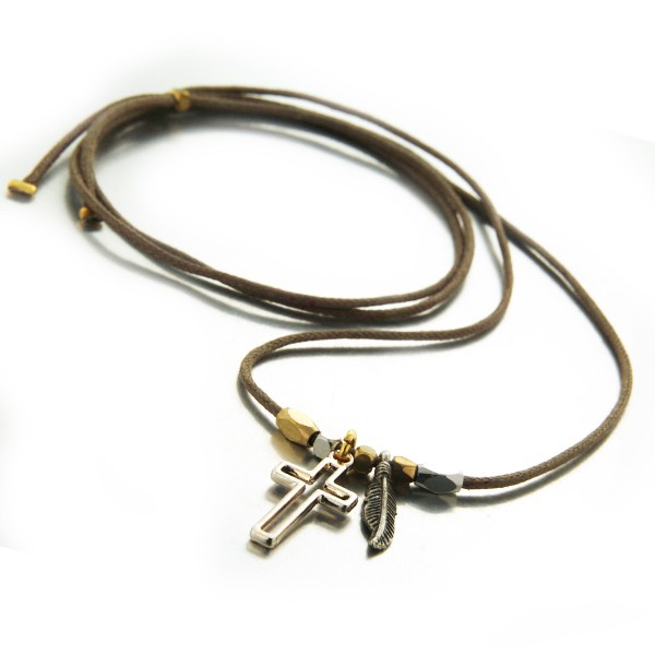 Collier long Dakota pour homme en corde, croix et plume bicolore Collier long Dakota pour homme en corde, croix et plume bicolore