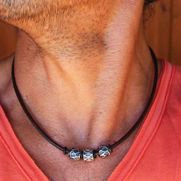 Collier ras de cou mode pour homme en cuir et acier Collier ras de cou mode pour homme en cuir et acier