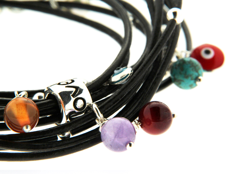 Bracelet cuir, argent et breloques