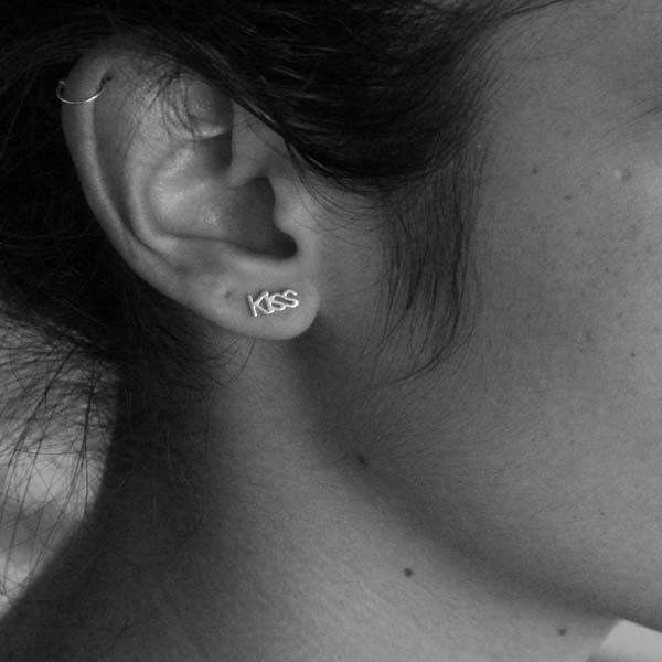 Boucles d'oreilles puces Kiss en argent