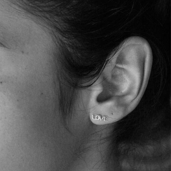 Boucles d'oreilles puces Love en argent