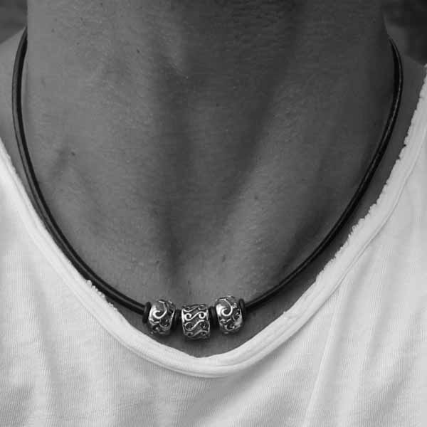 Collier ras du cou pour homme en cuir et acier Collier ras du cou pour homme en cuir et acier