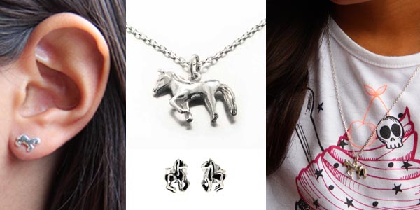 Ensemble collier et boucles d'oreilles chevaux argent Ensemble collier et boucles d'oreilles chevaux argent