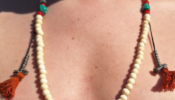 Les Bijoux Mala : L’Accessoire Spirituel et Stylé de l’Été !